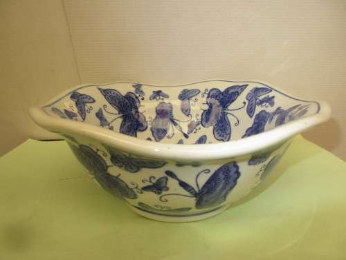 BEAUTIFUL MING BLUE AND WHITE SALAD DISH HANDPAINTED UNDERGLAZE  BUTTERFLY PATTERN
