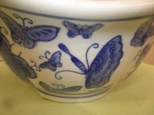 BEAUTIFUL MING BLUE AND WHITE SALAD DISH HANDPAINTED UNDERGLAZE  BUTTERFLY PATTERN
