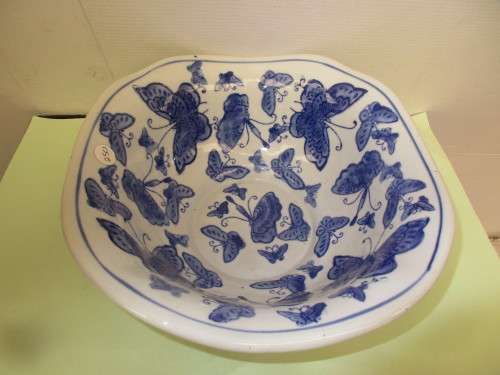 BEAUTIFUL MING BLUE AND WHITE SALAD DISH HANDPAINTED UNDERGLAZE  BUTTERFLY PATTERN