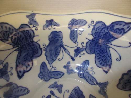 BEAUTIFUL MING BLUE AND WHITE SALAD DISH HANDPAINTED UNDERGLAZE  BUTTERFLY PATTERN