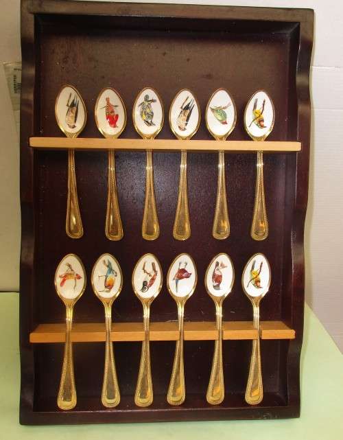 BEAUTIFUL 24 CT JAPANESE ENAMEL BIRD TEASPOONS IN WOOD DISPLAY HOLDER