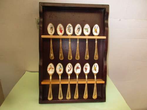 BEAUTIFUL 24 CT JAPANESE ENAMEL BIRD TEASPOONS IN WOOD DISPLAY HOLDER