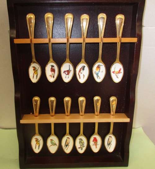 BEAUTIFUL 24 CT JAPANESE ENAMEL BIRD TEASPOONS IN WOOD DISPLAY HOLDER