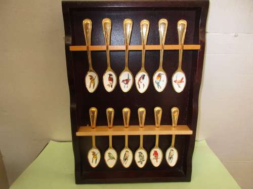 BEAUTIFUL 24 CT JAPANESE ENAMEL BIRD TEASPOONS IN WOOD DISPLAY HOLDER