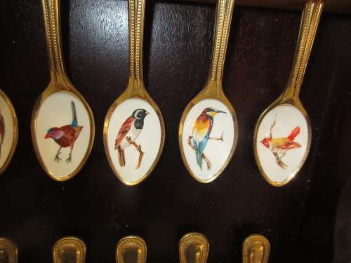 BEAUTIFUL 24 CT JAPANESE ENAMEL BIRD TEASPOONS IN WOOD DISPLAY HOLDER