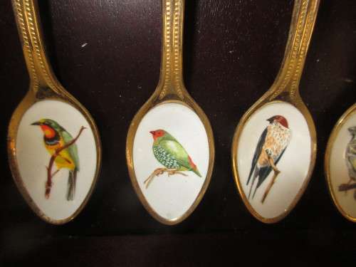 BEAUTIFUL 24 CT JAPANESE ENAMEL BIRD TEASPOONS IN WOOD DISPLAY HOLDER