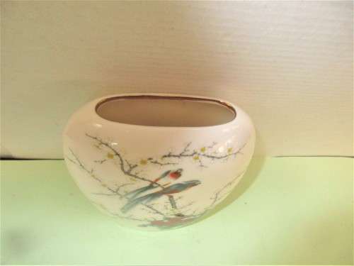 BEAUTIFUL JAY CHINA SPILL VASE  1980`S