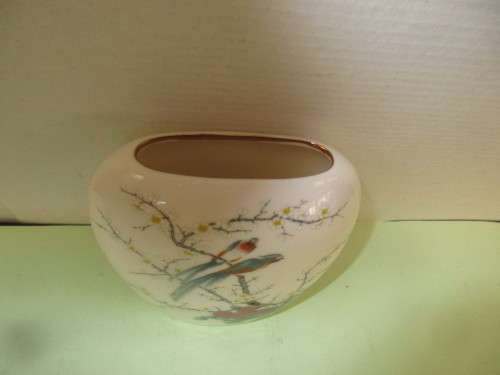 BEAUTIFUL JAY CHINA SPILL VASE  1980`S