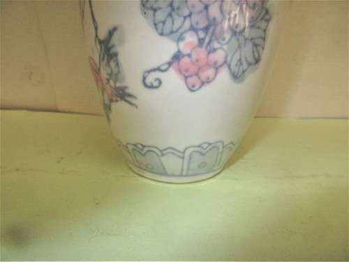 BEAUTIFUL CHINESE VASE c 1980`s HANDPAINTED