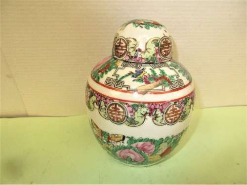BEAUTIFUL FAMILLE ROSE  CHINESE QIANLONG NIAN ZHI  GINGER JAR WITH LID  c 1970 HANDPAINTED