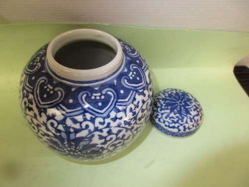 BEAUTIFUL KIANGXI BLUE AND WHITE GINGER JAR HANDPAINTED