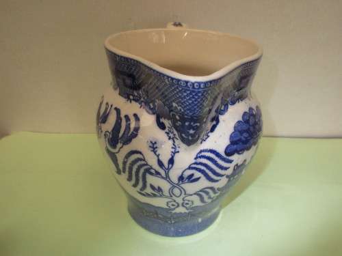 BEAUTIFUL  BLUE AND WHITE WILLOW PATTERN JUG