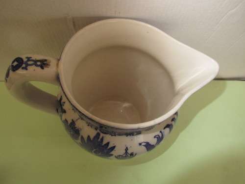 BEAUTIFUL  BLUE AND WHITE WILLOW PATTERN JUG