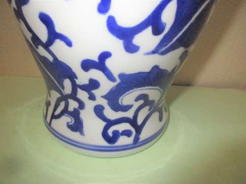 BEAUTIFUL CHINESE MING BLUE TEMPLE JAR WITH LID HANDPAINTED