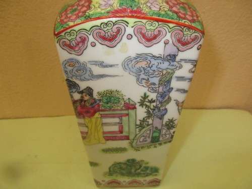 BEAUTIFUL CHINESE  QIANLONG NIAN ZHI  VASE  FAMILLE ROSE