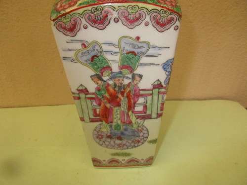 BEAUTIFUL CHINESE  QIANLONG NIAN ZHI  VASE  FAMILLE ROSE