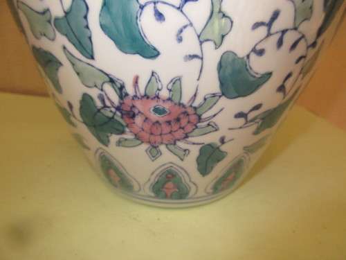 BEAUTIFUL BIG ZHONGGUO ZHI ZAO TEMPLE JAR HANDPAINTED C 1970