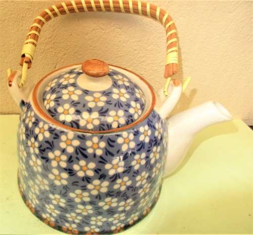 BEAUTIFUL BLUE AND WHITE CHINESE TEAPOT PROBABLY HUA PING TANG ZHI c 1980