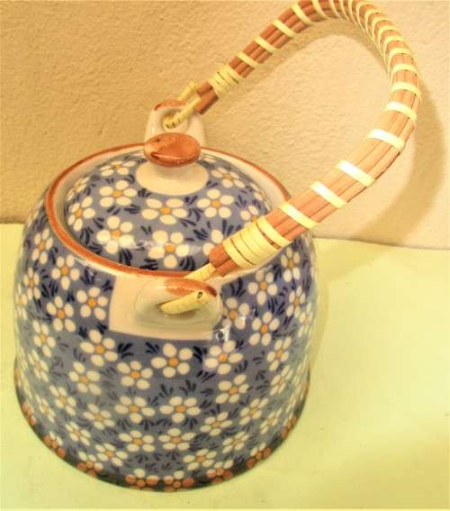 BEAUTIFUL BLUE AND WHITE CHINESE TEAPOT PROBABLY HUA PING TANG ZHI c 1980