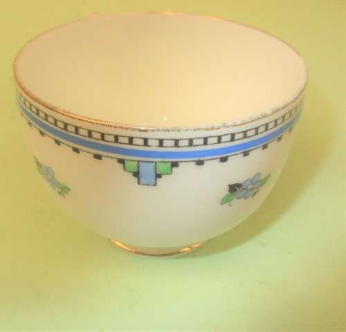 PARAGON CHINA TRIO `THE VASE`  CUP , SAUCER AND SIDE PLATE.c 1919