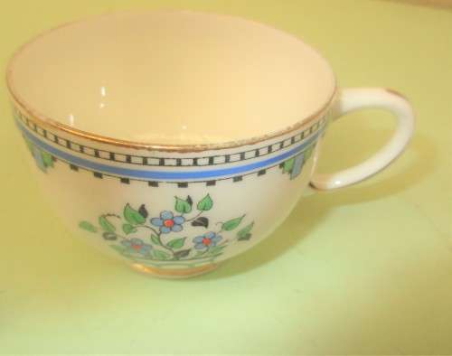 PARAGON CHINA TRIO `THE VASE`  CUP , SAUCER AND SIDE PLATE.c 1919