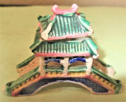 BEAUTIFUL LITTLE CHINESE CERAMIC  MODEL OF A HOUSE