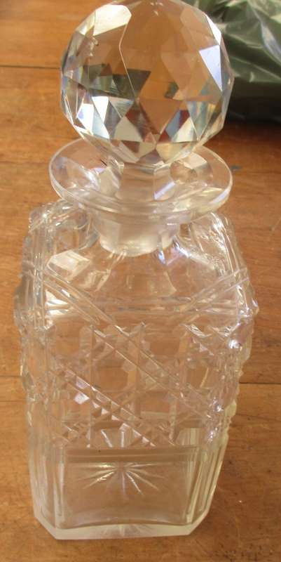 BEAUTIFUL 1950`S  HOBNAIL CUT CRYSTAL DECANTER WITH STAR BURST BASE