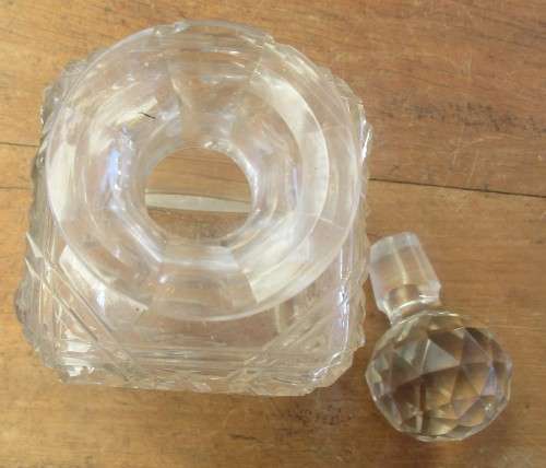 BEAUTIFUL 1950`S  HOBNAIL CUT CRYSTAL DECANTER WITH STAR BURST BASE