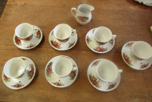 SET OF SEVEN ROYAL CHINA CUPS AND SAUCERS AND A MILK JUG