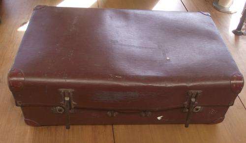 OLD BROWN EXPANDABLE SUITCASE