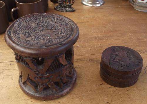 WOODEN CONTAINER CONTAINING 4 WOOD COASTERS