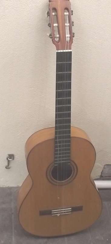6 STRING WOODEN GUITAR