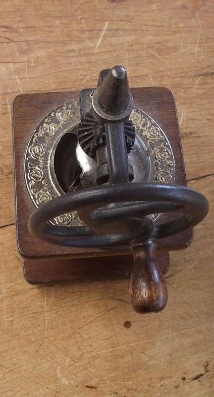 PEPPER GRINDER