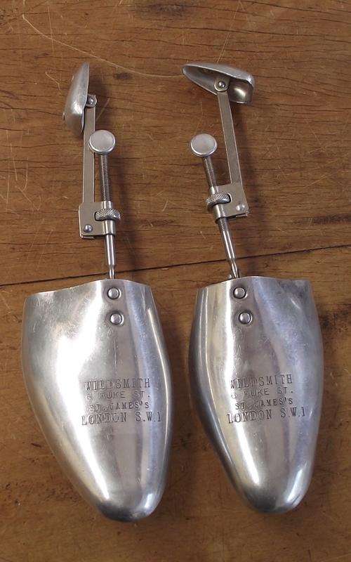 PAIR METAL SHOE LINERS