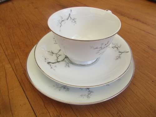 SET  OF FOUR BONE CHINA  R C  ( DIVISION OF NORITAKE ) TRIOS CUP SAUCER AND SIDE PLATE PATTERN 217