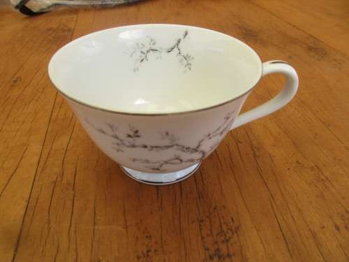 SET  OF FOUR BONE CHINA  R C  ( DIVISION OF NORITAKE ) TRIOS CUP SAUCER AND SIDE PLATE PATTERN 217