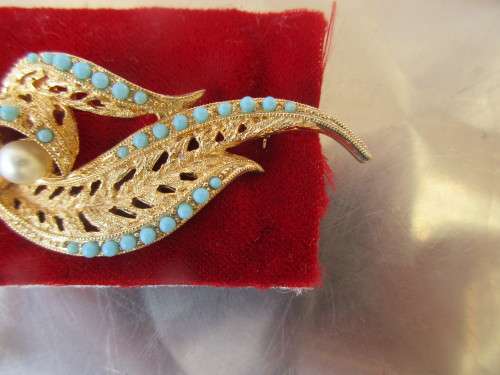 1960`S TURQUOISE PASTE AND GILT BROOCH  FERN PATTERN