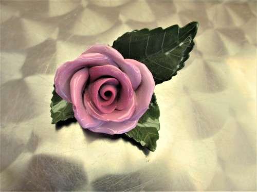 VINTAGE HEREND (HUNGARY) PORCELAIN PINK ROSE WITH LEAF