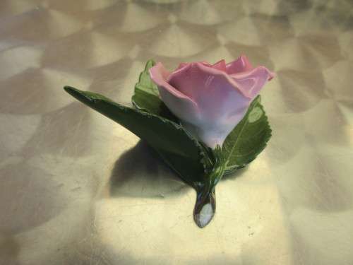 VINTAGE HEREND (HUNGARY) PORCELAIN PINK ROSE WITH LEAF