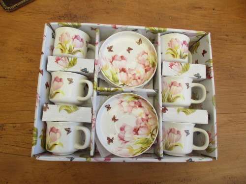 BEAUTIFUL SET OF SIX EXPRESSO CUPS AND SAUCERS IN ORIGINAL BOX BOARDMANS MADE IN CHINA