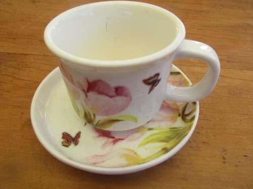 BEAUTIFUL SET OF SIX EXPRESSO CUPS AND SAUCERS IN ORIGINAL BOX BOARDMANS MADE IN CHINA