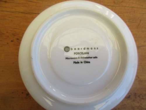 BEAUTIFUL SET OF SIX EXPRESSO CUPS AND SAUCERS IN ORIGINAL BOX BOARDMANS MADE IN CHINA