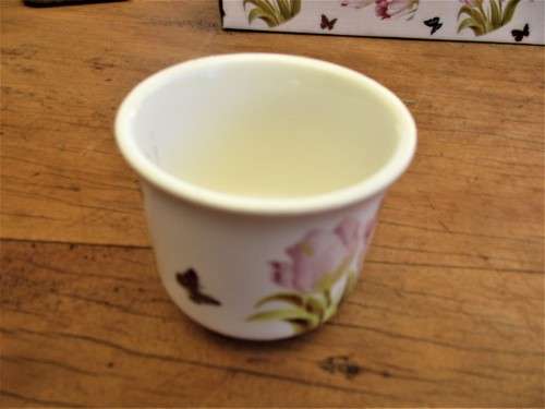 BEAUTIFUL SET OF SIX EXPRESSO CUPS AND SAUCERS IN ORIGINAL BOX BOARDMANS MADE IN CHINA