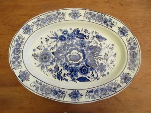 BEAUTIFUL HANDPAINTED DELFTS HOLLAND BLAAU PLATTER  42 BY 31 cms