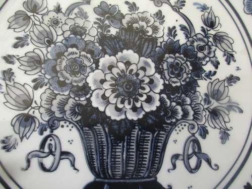 BEAUTIFUL DELFT HANDPAINTED BLUE AND WHITE PLATE