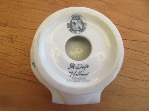BEAUTIFUL DELFT 22 CARAT GOLD NUT BOWL