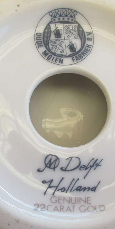 BEAUTIFUL DELFT 22 CARAT GOLD NUT BOWL