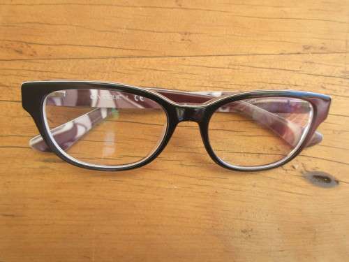 VOGUE READING GLASSES WITH ASSOCIATED BLACK CASE.