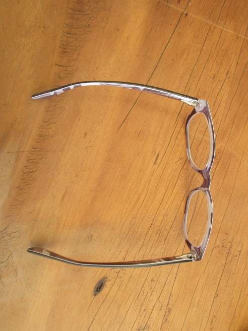VOGUE READING GLASSES WITH ASSOCIATED BLACK CASE.