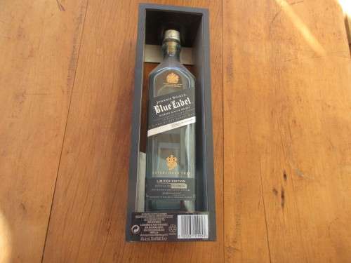JOHNNY WA,KER LIMITED EDITION BOTTLE PD08834 IN ORIGINAL WOOD CASE